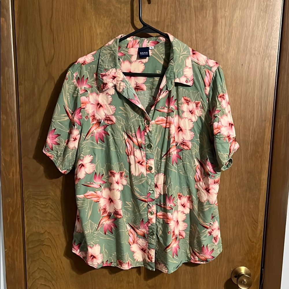 Hawaiian Floral Green Short Sleeve Top